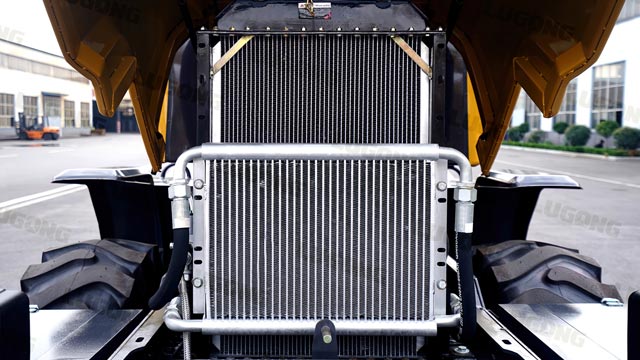 魯工裝載機水箱